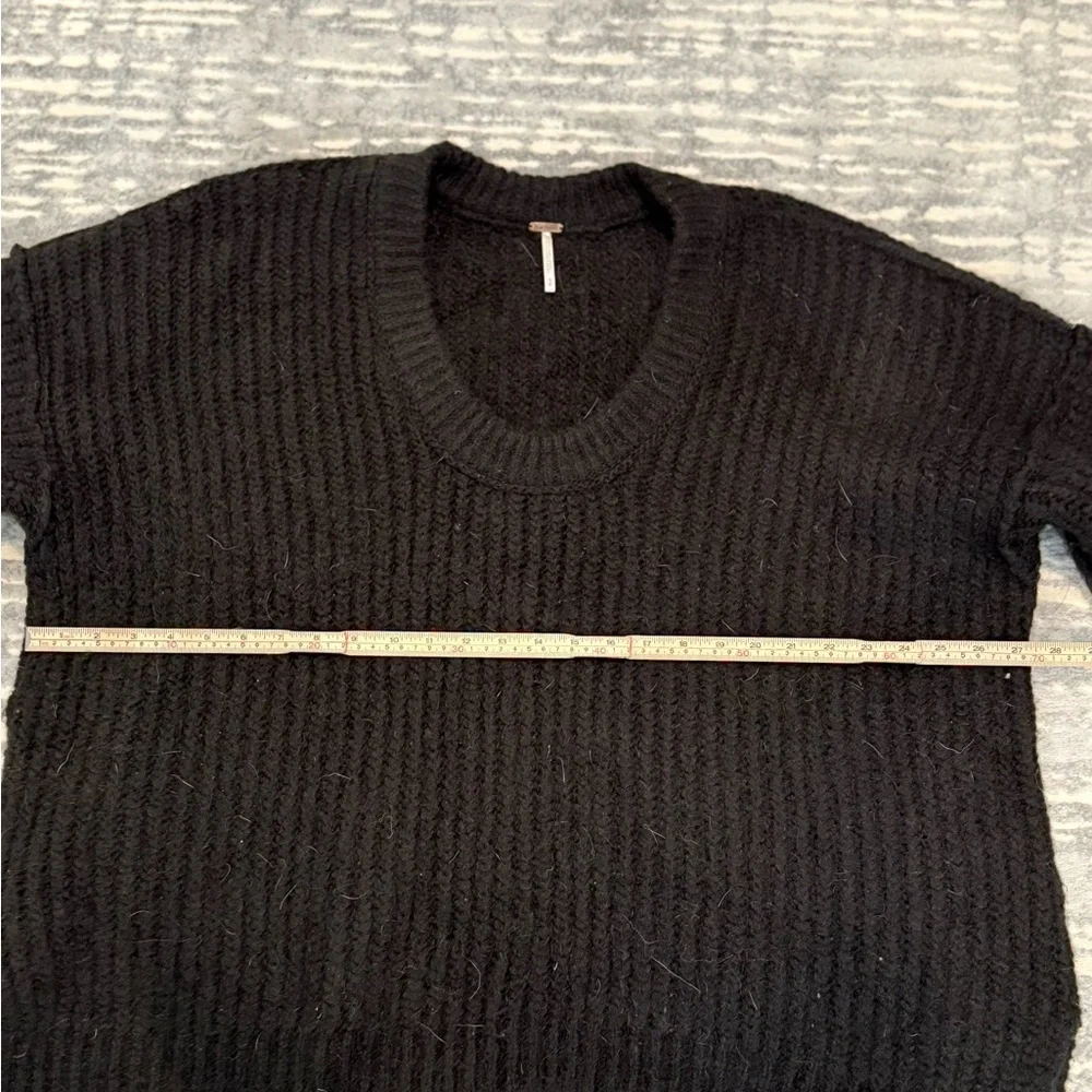 Free People V-neck sweater in black size M GUC